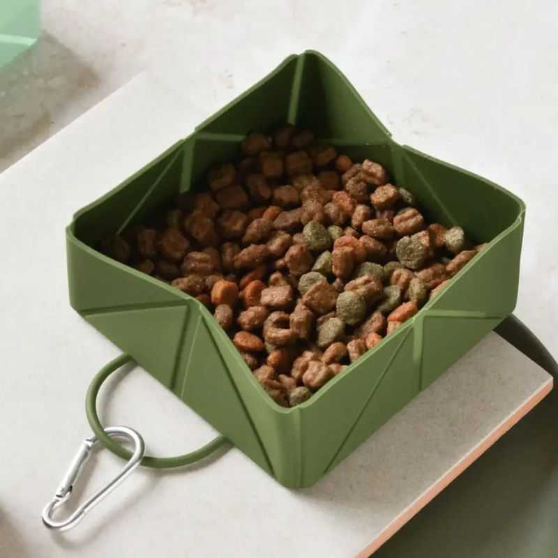 This Khaki Foldable Travel Bowl is perfect for keeping your dog hydrated whilst on their walks. A stylish practical dog bowl that can also be used for feeding small dogs when you are out visiting friends & family.