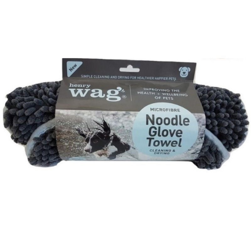 This microfibre noodle glove dog towel makes cleaning and drying simple and is effective in removing dirt and water from your pets coat