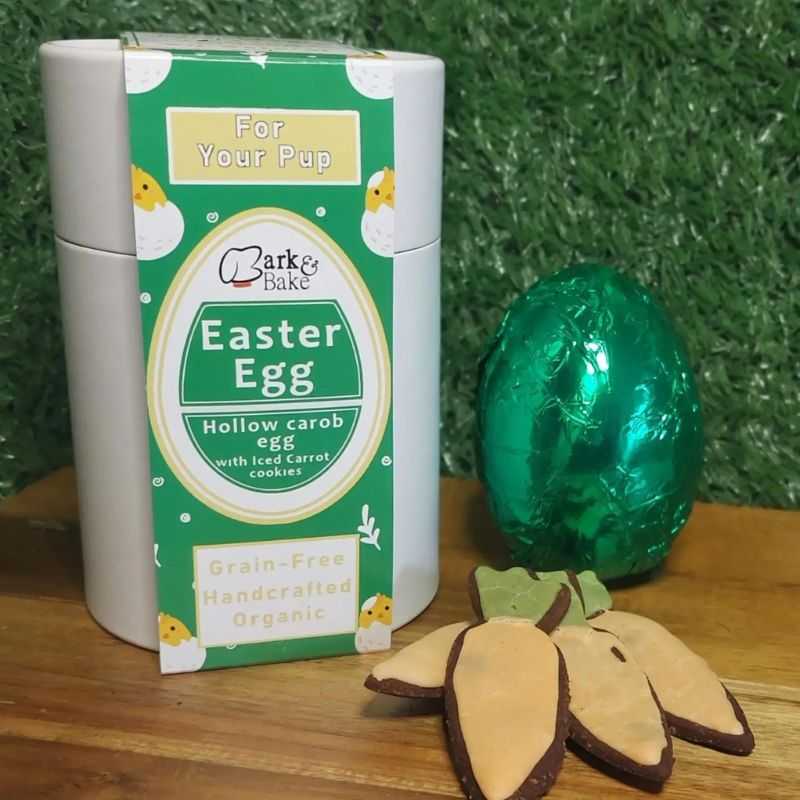 Our Organic Dog-Friendly Easter Eggs are natural and tasty. Wrapped in a bright colourful foil and presented in a gift box. The box also includes 4 iced carob cookies