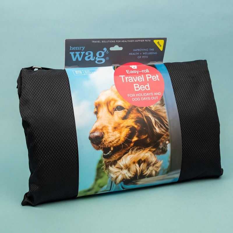 The Henry Wag Easy Roll Dog Travel Bed provides a comfortable resting place on active days out. For use for your car's rear seat or boot or at home as a sleeping area for your dog 