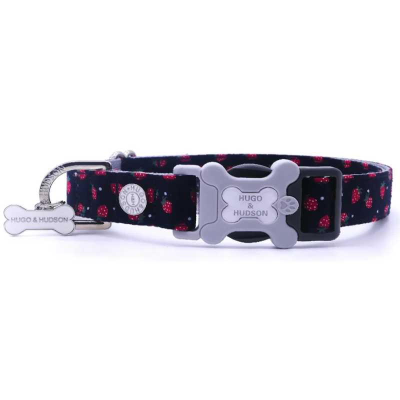 Your pup will shine with this Navy & Strawberry Print Dog collar from Hugo and Hudson. Your pooch will not only look stylish it will be the envy of the dog park.  Designed to last due to its high-quality premium material, and stress-tested buckle.