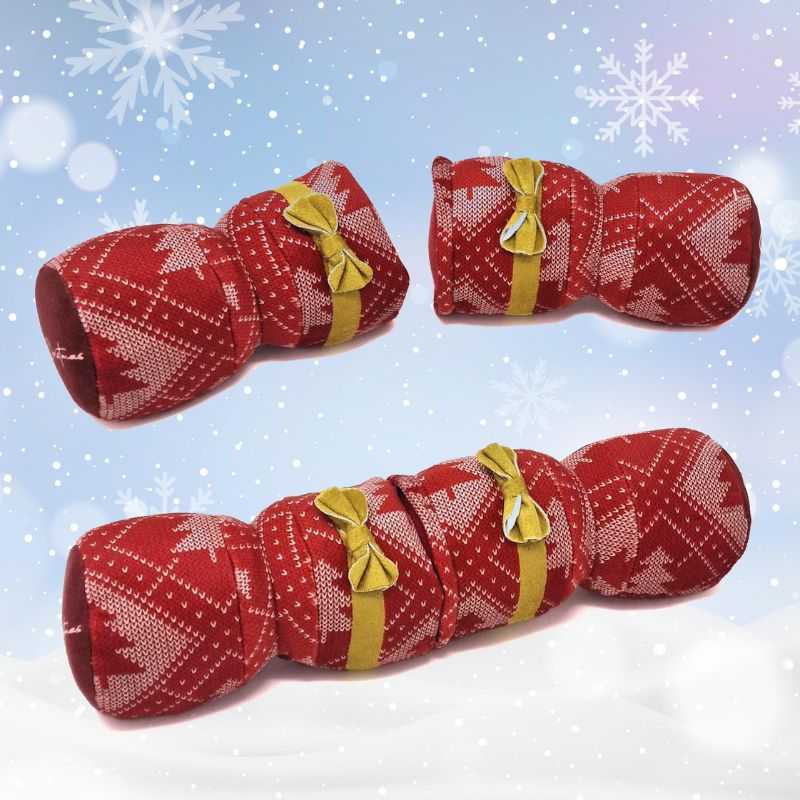 The pullable Christmas Cracker Dog Toy is here for the festive season.  You can even pull a cracker with your four-legged friend. The cracker comes in two halves and is joined in the middle with soft velcro.  The perfect Christmas gift for your dog.