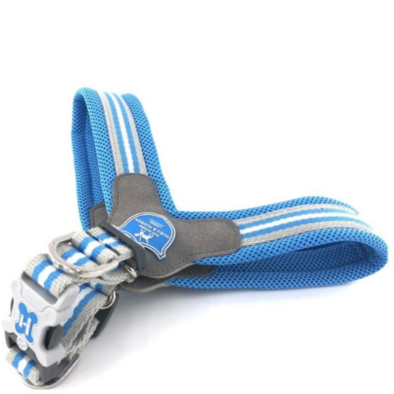 The blue stripe dog easy harness is made from quick-drying mesh fabric. This simple to use harness has been designed for complete comfort for your dog. 