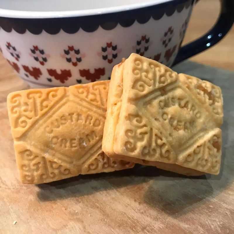 Your pooch will not be able to resist these tasty cheesy Custard Cream Dog Biscuits. Your doggy only deserves the best when it comes to snack time