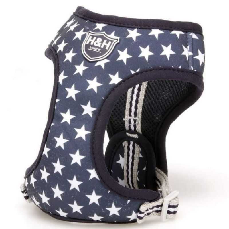 Your pet will feel comfortable in this Soft Padded Blue Star Dog Harness from Hugo & Hudson.  Its design helps to prevent pulling and pressure around your dog’s neck.