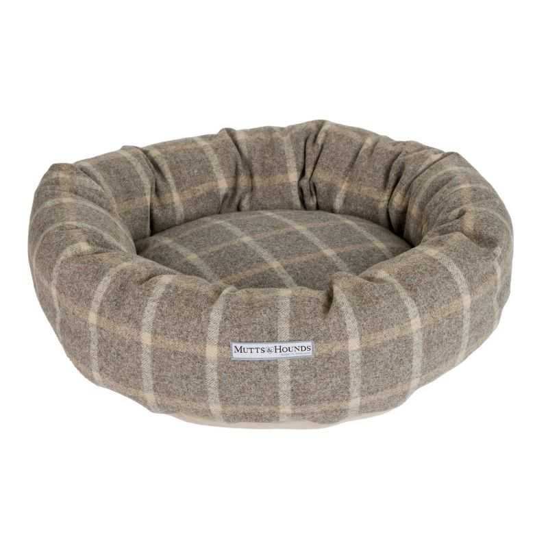 Slate Tweed Donut Dog Bed. The Slate Tweed Donut Bed has a stylish yet contemporary look. This design would suit both modern and traditional homes.  These beautiful beds, handcrafted in England provide a luxury your dog will get used to!